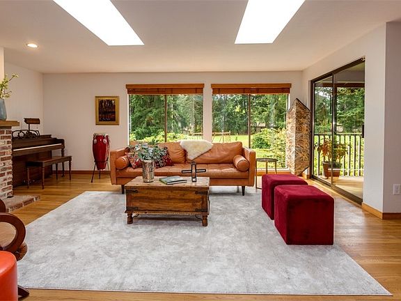 2nd image of 7563 NE Meadowmeer Ln