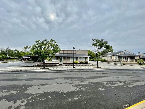 3rd image of 5035 Pacific St #1