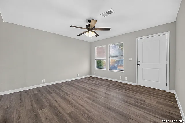 2 bed, 1.0 bath, 1568 sqft, $1,100 — Photo 3