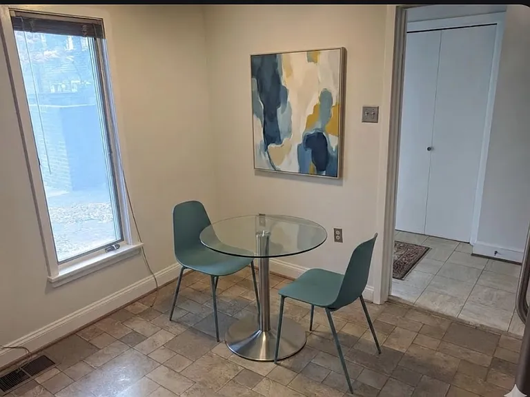 4343 Embassy Park Dr NW — Photo 9