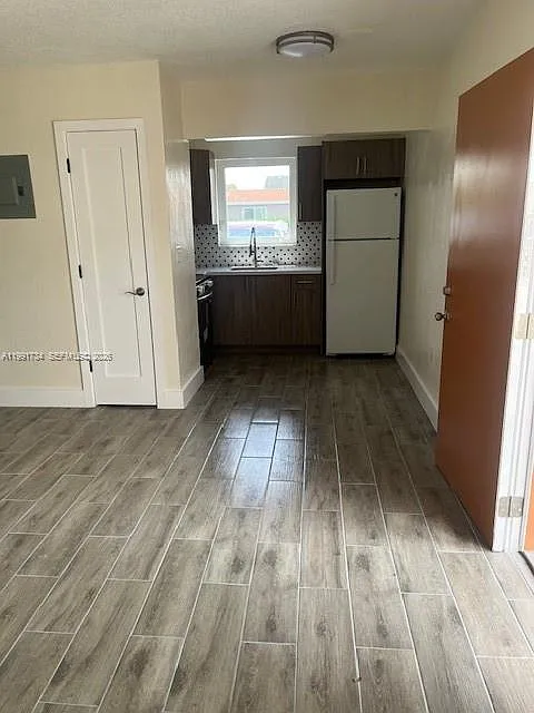 Building Photo - 1151 W 28th St #1