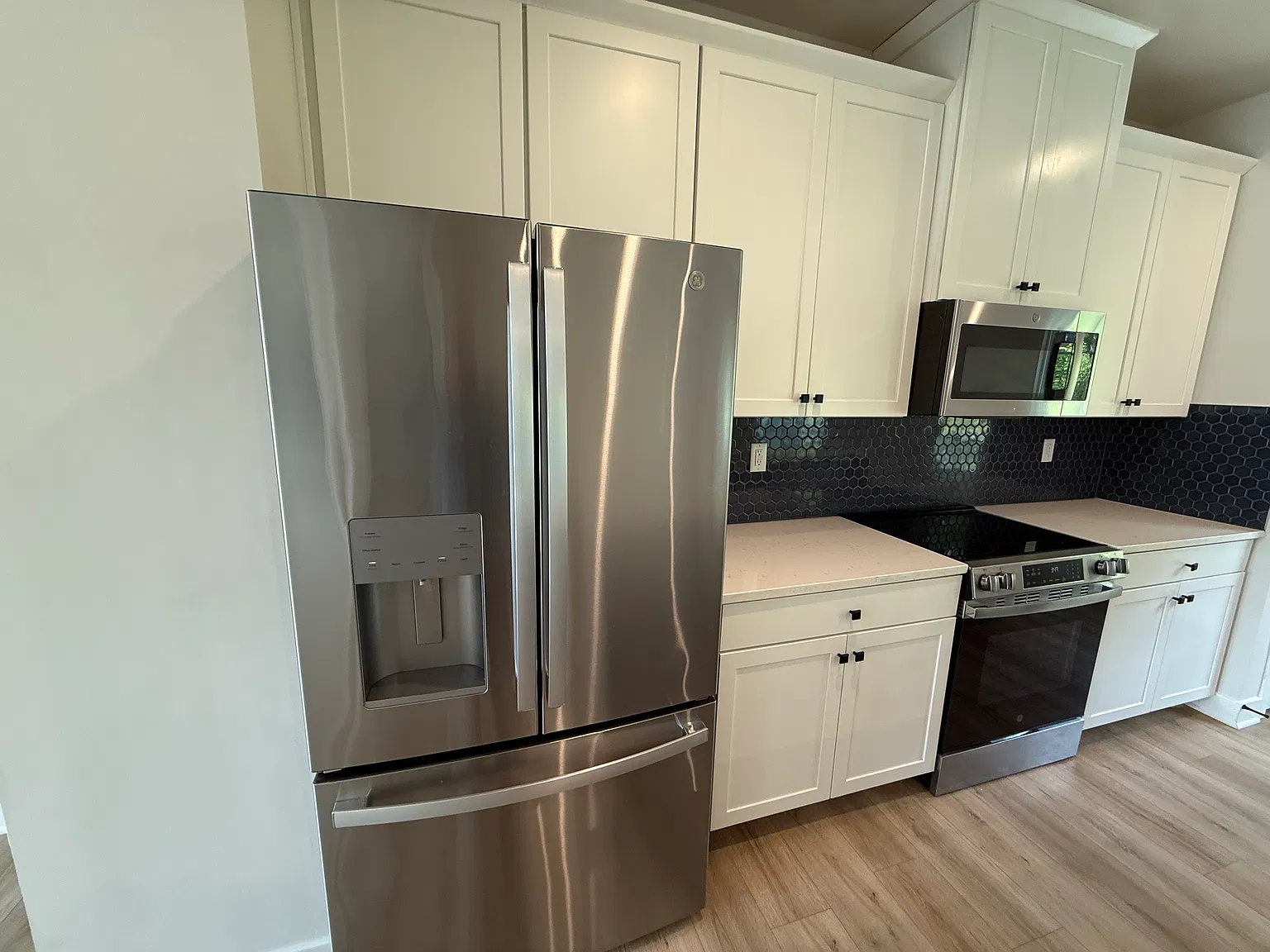 3 bed, 1878 sqft, $2,200 — Photo 3