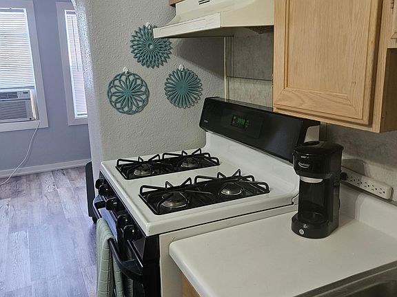 2nd image of 302 S Country Club Dr