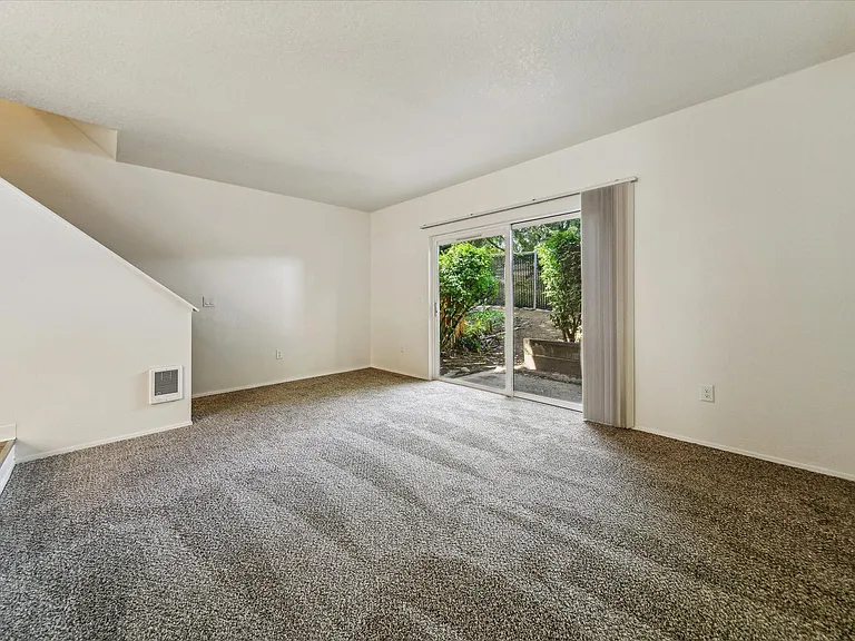Tuxedo Park Apartments — Photo 16