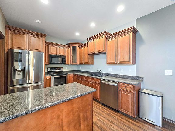 5th image of 501 Paver Ct
