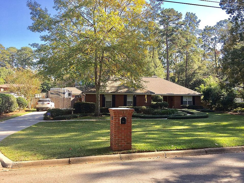 2nd image of 1825 Country Club Dr