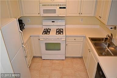 4th image of 6990 Falls Reach Dr