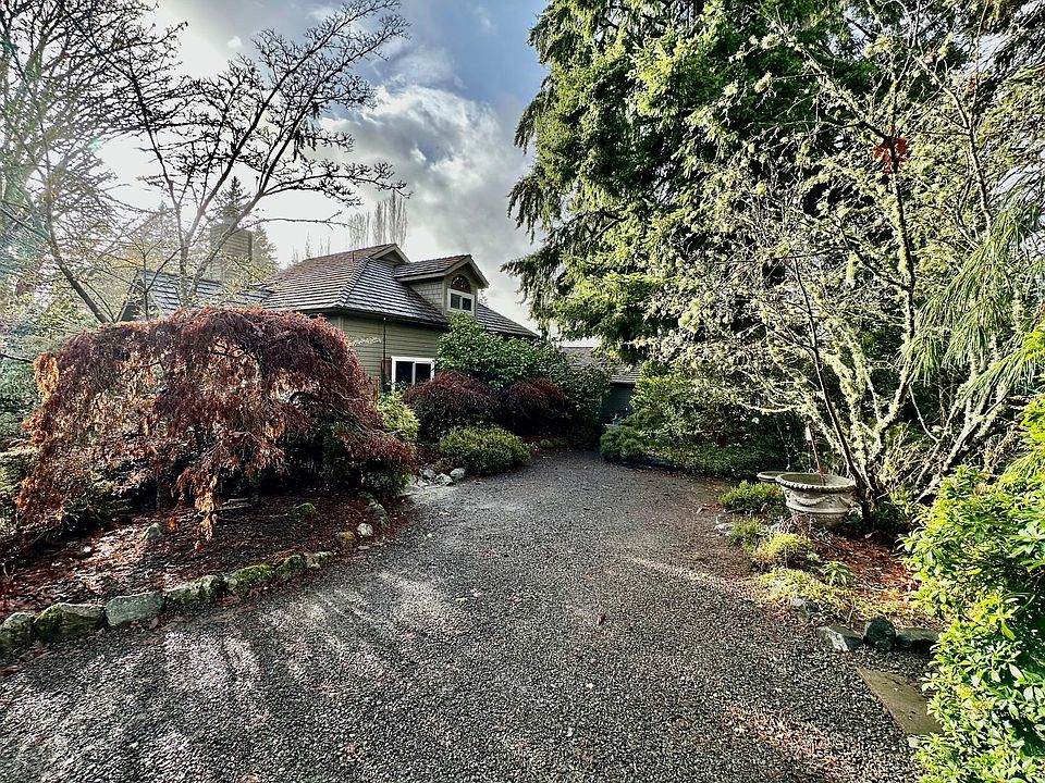 1st image of 455 Winslow Way W