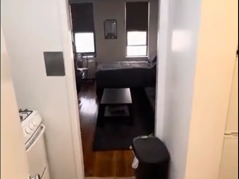 304 E 38th St #4D — Photo 1