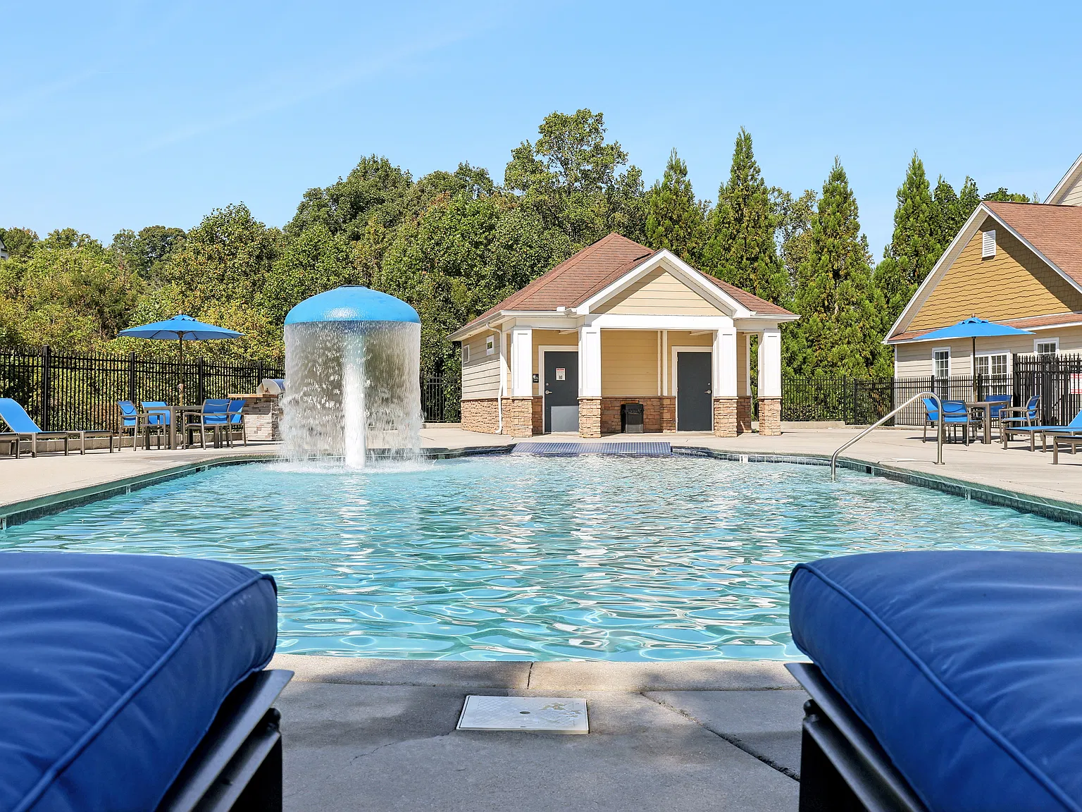 Legacy Pointe — Photo 2