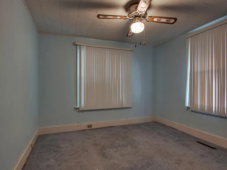 2431 Elm St — Photo 11
