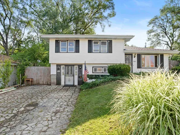 3887 Montgomery St, Hobart, IN 46342