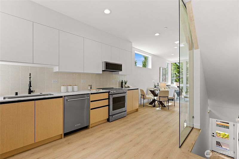 5th image of 3819 B Fremont Avenue N