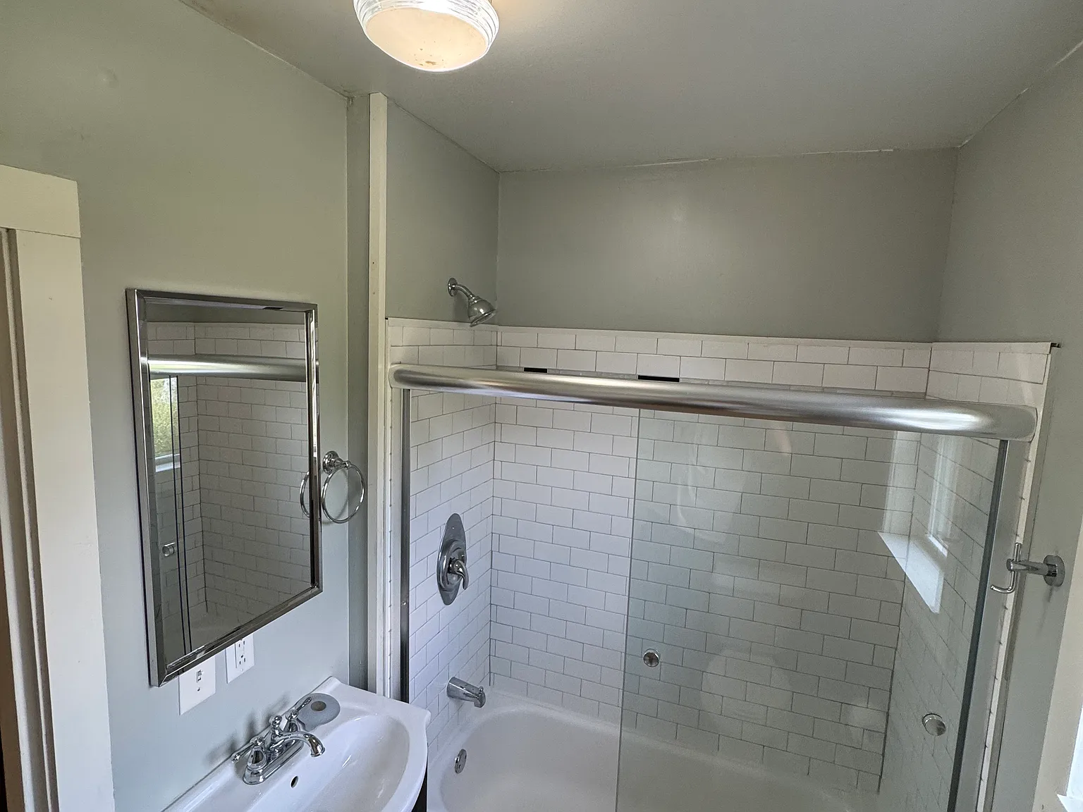 3 bed, 1050 sqft, $1,200 — Photo 3