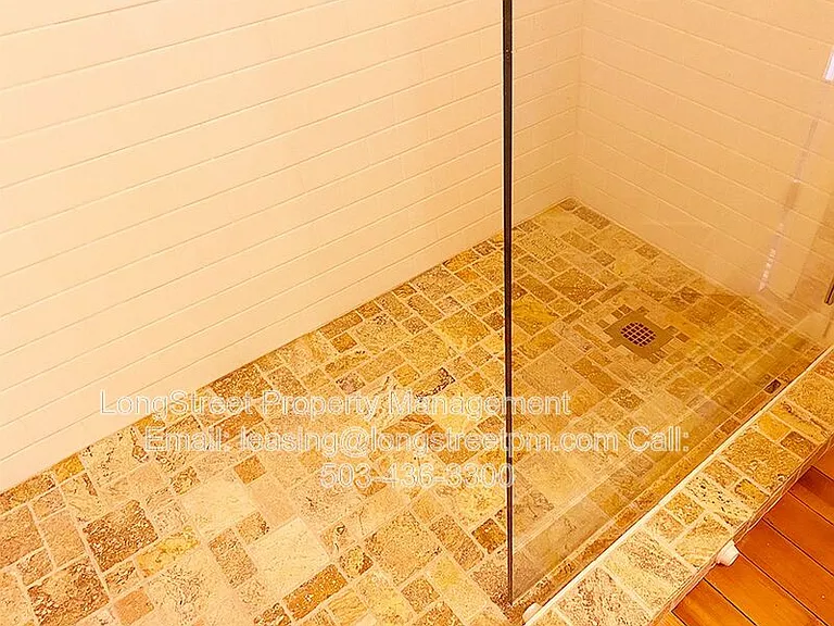 184 Gwinn St W — Photo 23