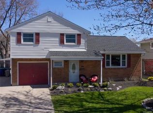69 Dalewood Dr, Amherst, NY 14228