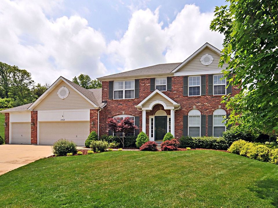 Excellent Curb Appeal 