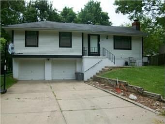 1st image of 300 SW Elmwood Dr