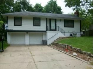 300 SW Elmwood Dr, Blue Springs, MO 64014