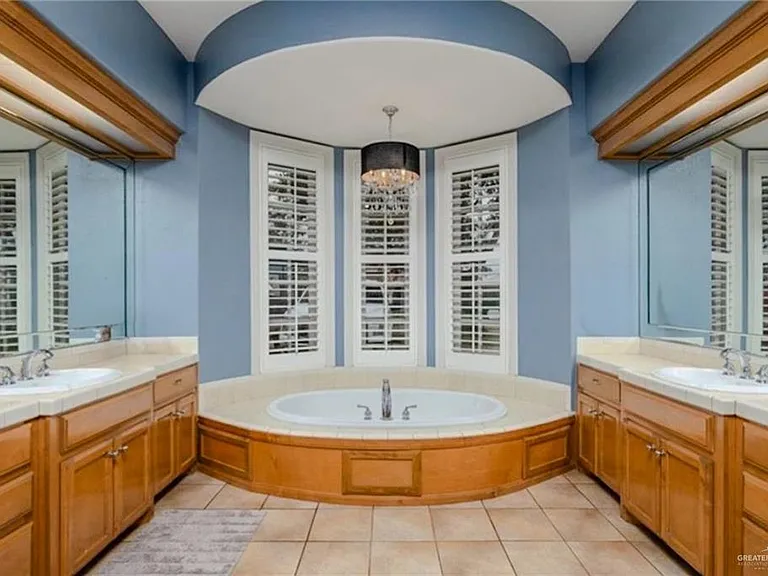 2513 Kings Dr — Photo 11