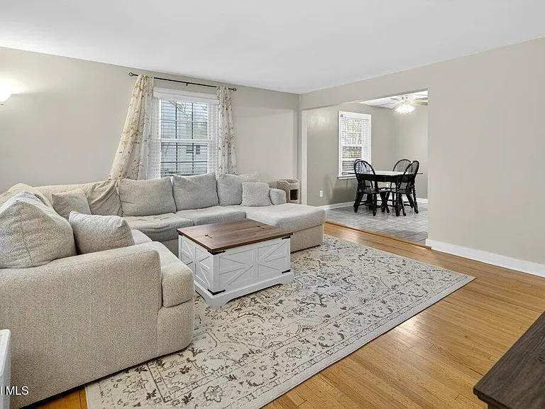 17 Schuyler Ave — Photo 3