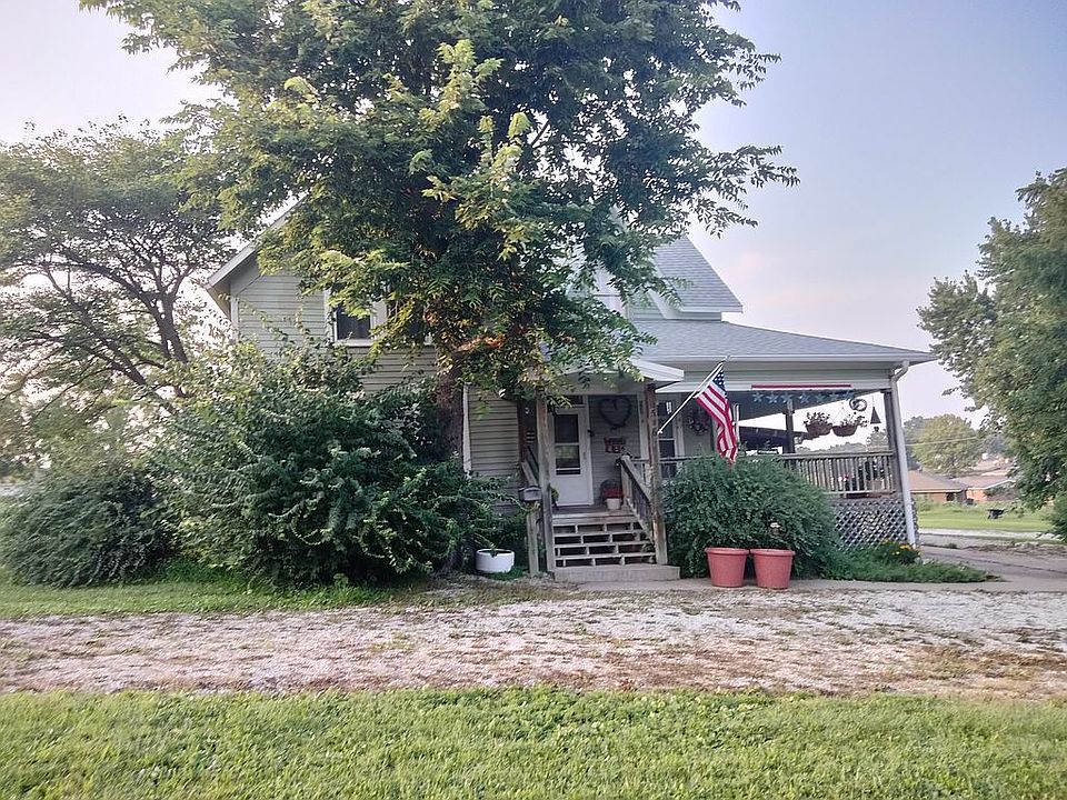 exterior front-south side
