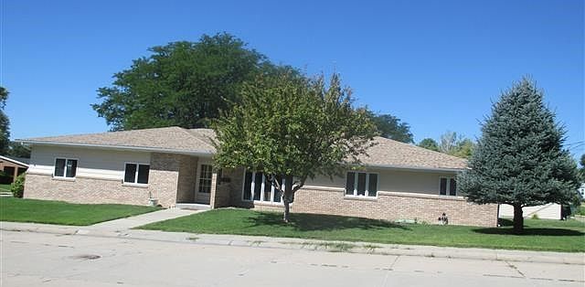 1st image of 902 E C Street