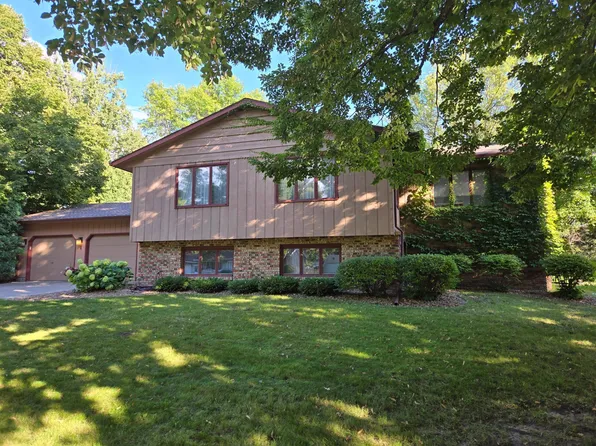 1004 Pleasant View Dr SE, Willmar, MN 56201