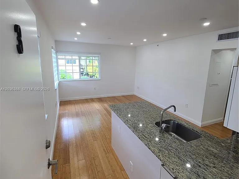 825 Michigan Ave #3 — Photo 14