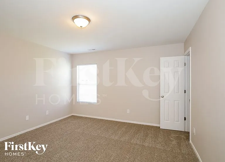 933 Silverberry St — Photo 13