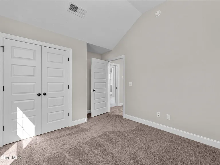 915 Sandpiper Xing — Photo 35