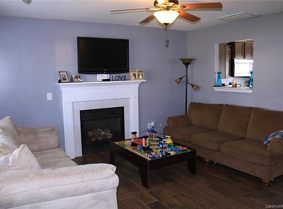 3rd image of 3625 Crowders View Dr