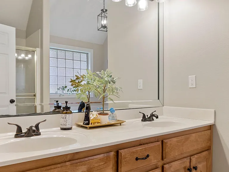 4332 E Ambrose Dr — Photo 25