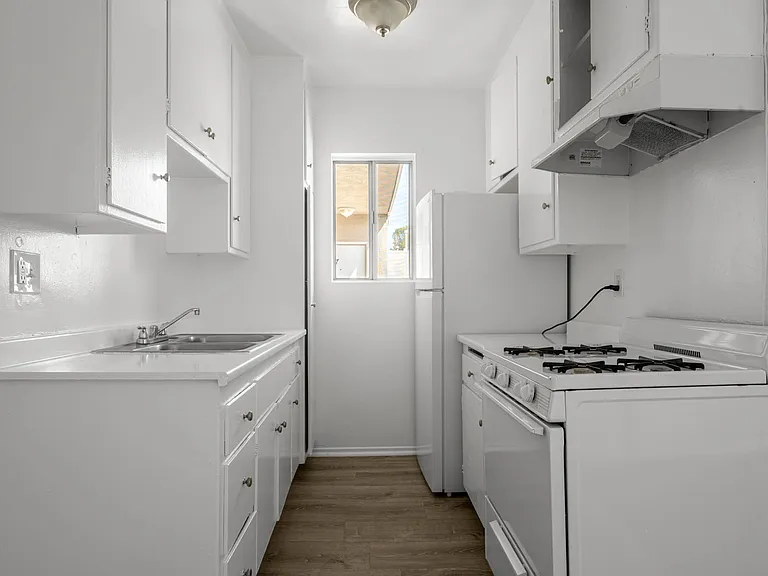 19035 Sherman Way — Photo 6