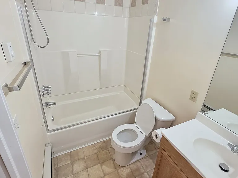 133 Broad St #2W — Photo 4