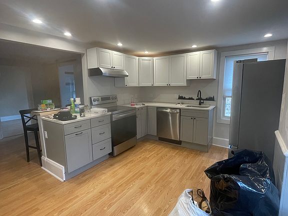 2nd image of 39 Maple St APT B