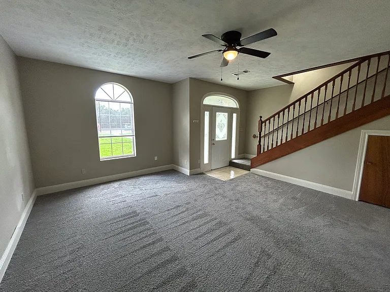103 Barkeley Ln #103 — Photo 3