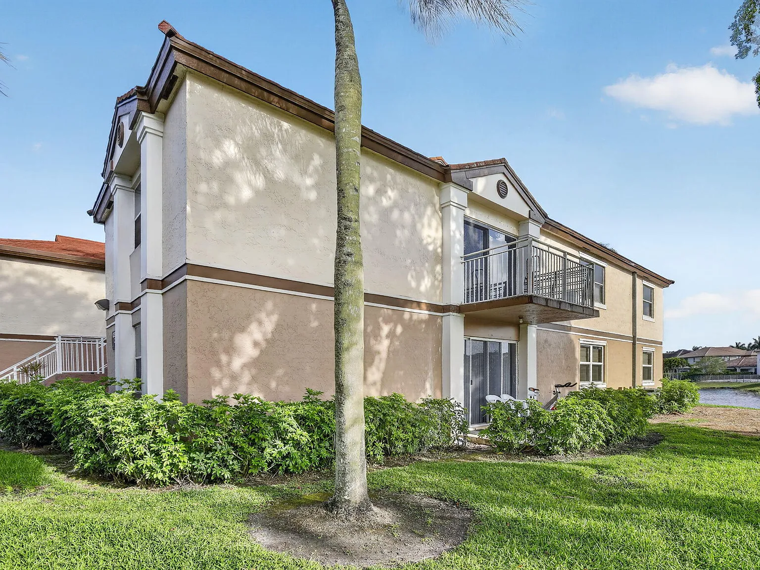 1 bed, 1.0 bath, 843 sqft, $2,300 — Photo 3