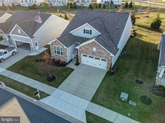 5th image of 414 Winterberry Dr