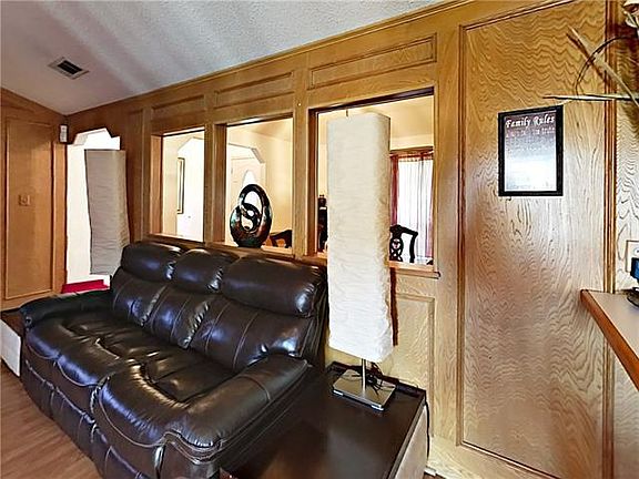 4th image of 536 Bayberry Ln