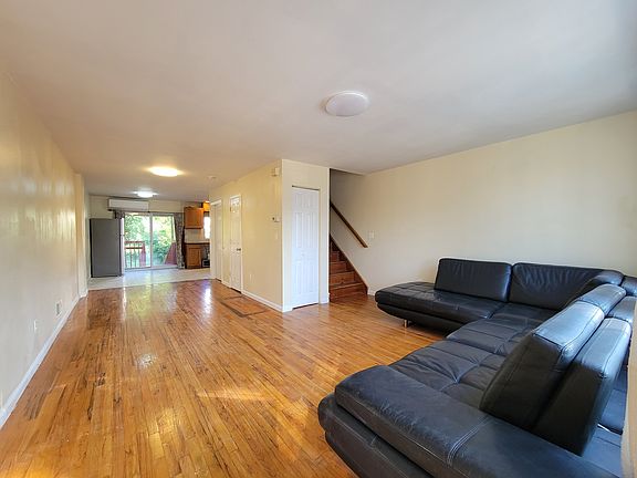 2nd image of 18 Vanderbilt Ave #1