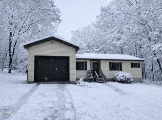 214 Lower Lakeview Dr, Hawley, PA 18428