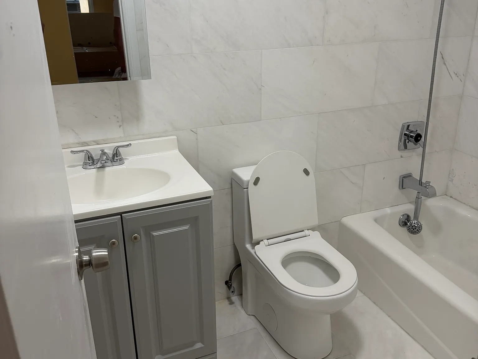 3 bed, 1324 sqft, $3,000 — Photo 3