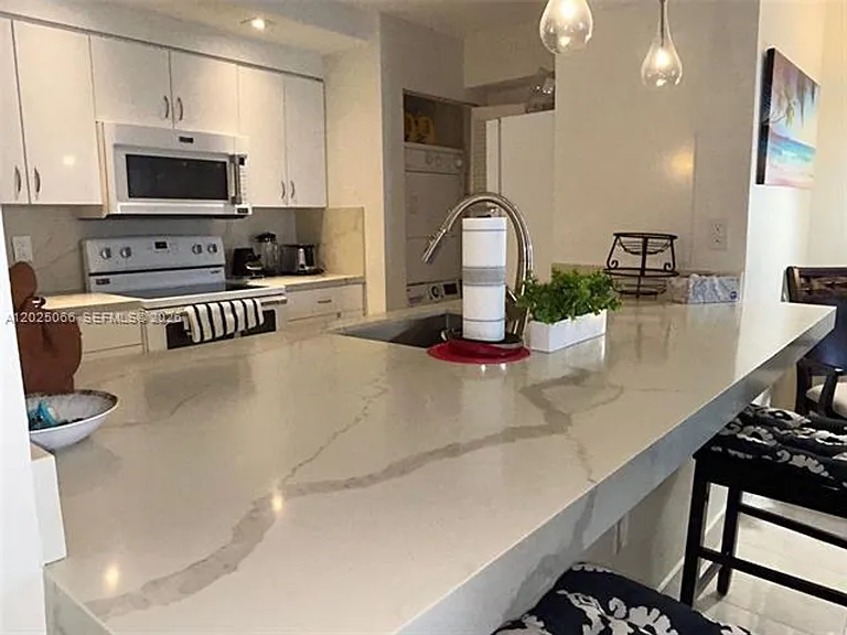 6917 Collins Ave #807 — Photo 7