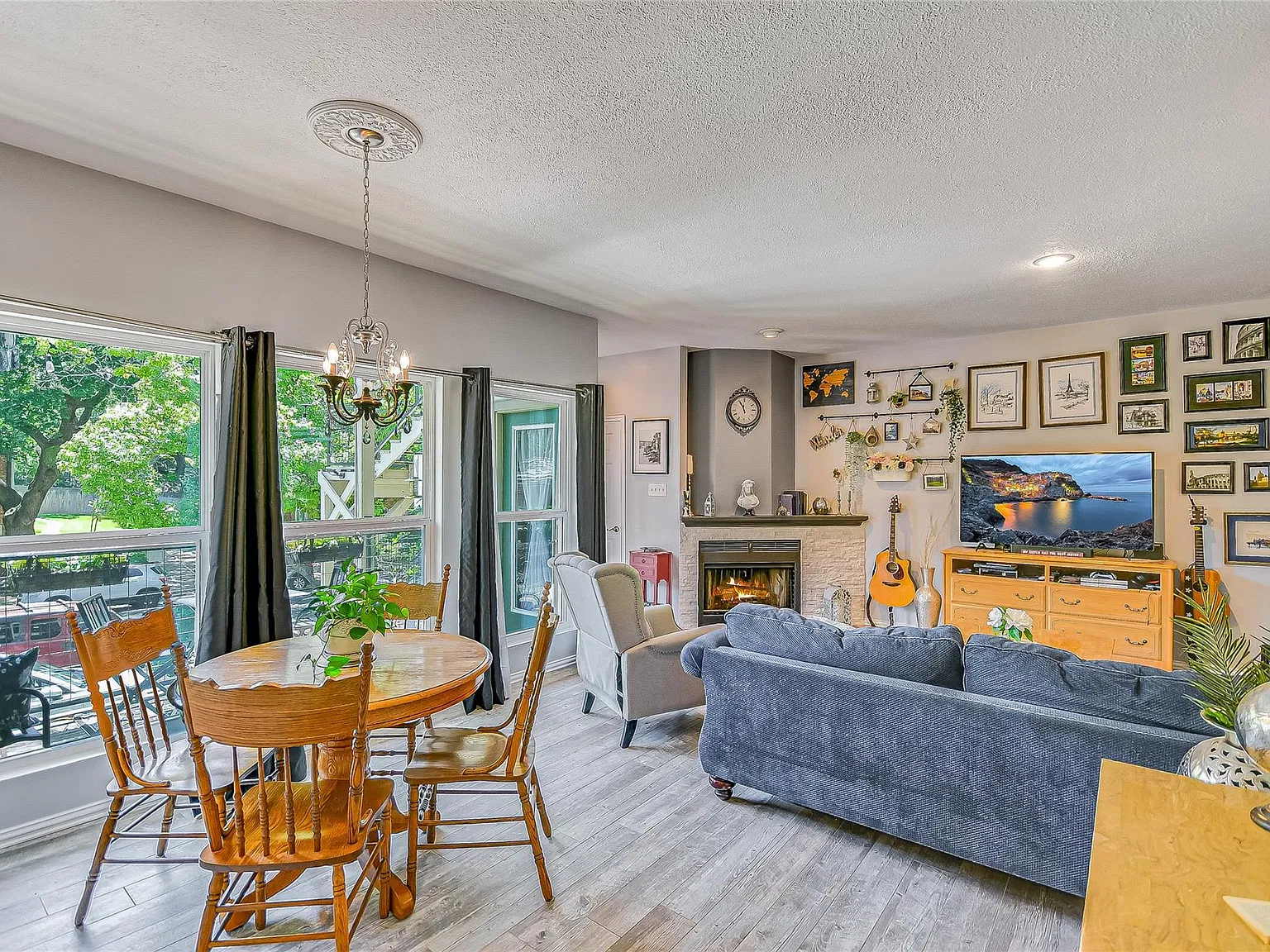 2 bed, 2.0 bath, 991 sqft, $1,900 — Photo 1