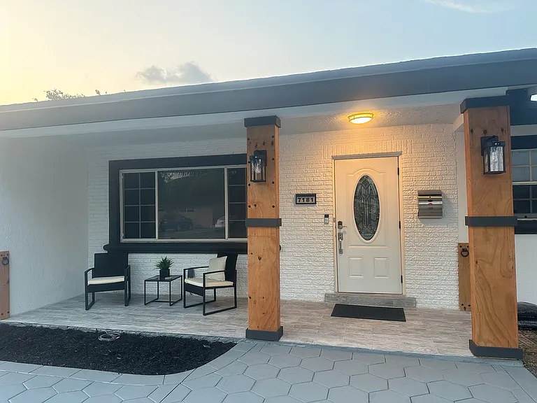 7181 Pines Blvd — Photo 2