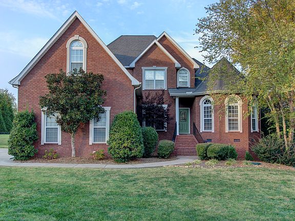 2nd image of 2052 Woodcliff Dr
