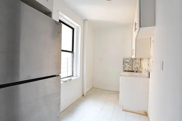 Rented by Clove Realty LLC | media 7