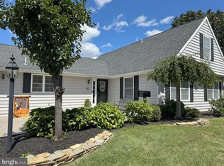 61 Rose Apple Rd, Levittown, PA 19056