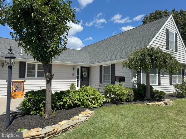 61 Rose Apple Rd, Levittown, PA 19056